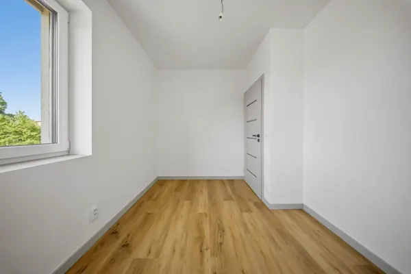 Pokoj s rohovým oknem a výhledem do okolí